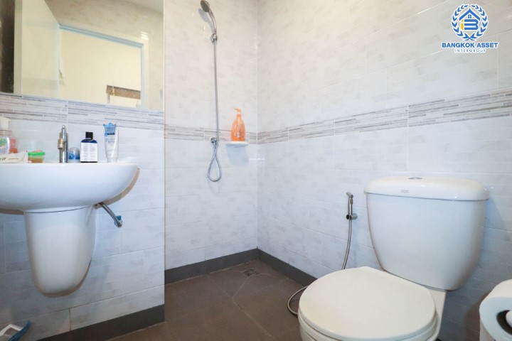 *****ทาวน์เฮ้าส์มือสองนนทบุรี แบรนด์คุณภาพ Q.House ม.คาซ่า วอเตอร์ไซต์ พระราม5 เนื้อที่กว้างเกือบ 33 ตร.ว. ฟังก์ชัน 3 ห้องนอน 3 ห้องน้ำ ที่จอดรถ 2 คัน เชื่อมต่อถนนหลากหลายเส้นทาง หน้าโครงการติดถนนราชพฤกษ์ ใกล้รถไฟฟ้าสายสีม่วง "สถานีแยกติวานนท์" และ จุดขึ้นทางด่วน "ศรีรัช" จองด่วน!